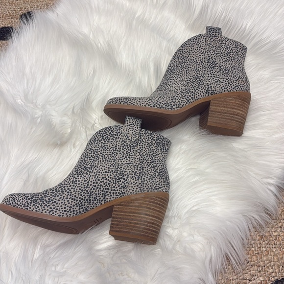 Toms animal print booties size 7 - Picture 2 of 8